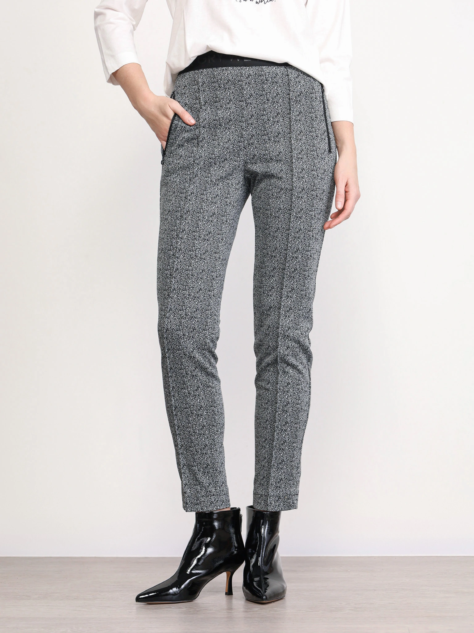 Брюки трикотажные зауженные 